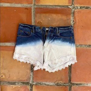 Demin shorts with lace fringe